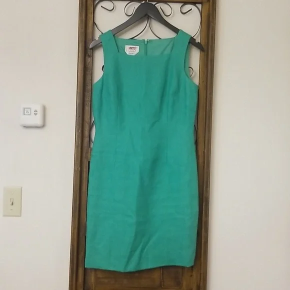green emerald velvet dress Shop Talbots clothing and handbags at SilkRoll. Trade with us!